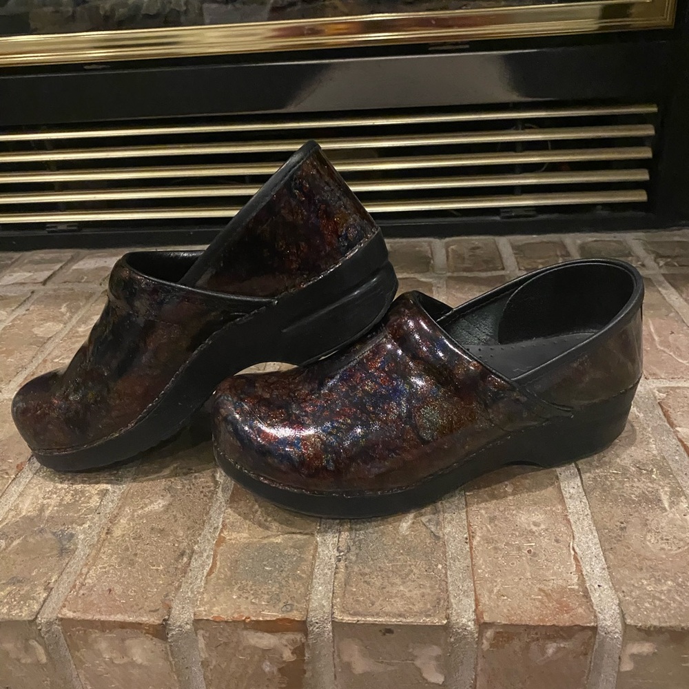 EUC Dansko Clogs